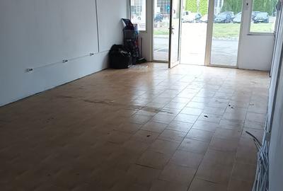 Spațiu comercial, de 50 mp, în Central - 3