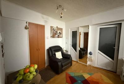 Apartament cu 2 camere transformat in 3,etaj 3, zona Ulpia - 14