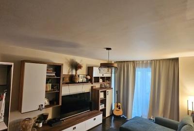 Apartament cu 3 camere semidecomandat în 13 Septembrie