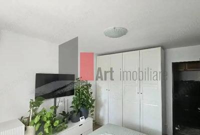 Apartament cu 3 camere de vanzare in zona Chibrit/1 Mai/Calea Grivitei