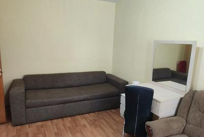 Garsonieră decomandată în Titan