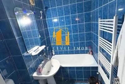 Apartament cu 2 camere semidecomandat în Craiovei