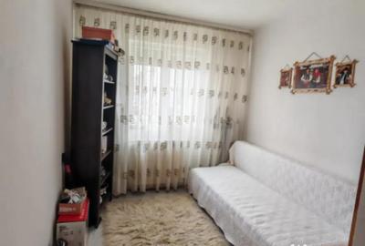 Apartament cu 3 camere semidecomandat, mobilat în Groapa - 13