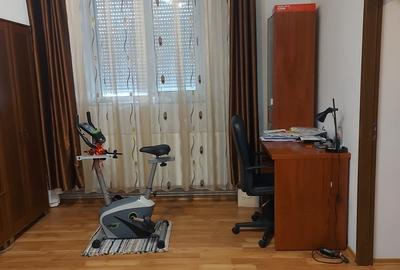 Rahova , Piata Cosbuc - 6