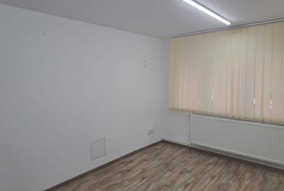Spațiu comercial, de 18 mp, în Central - 7