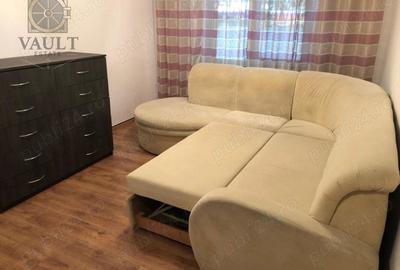 Apartament cu 4 camere semidecomandat în Apărătorii Patriei