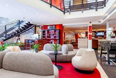 Stabiliment hotelier, Clasa LUX, facilitati Premium, Centru