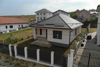 Casă individuală cu 4 camere cu Canalizare în Câmpenești - 1