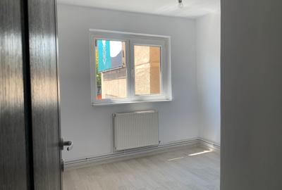 Apartament cu 4 camere decomandat în Griviței