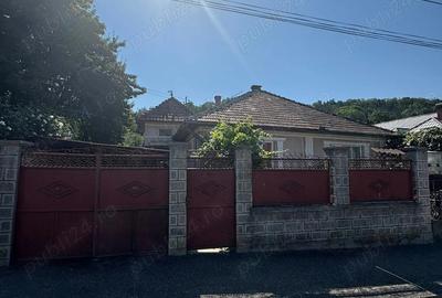 Casă cu 4 camere în Central - 4