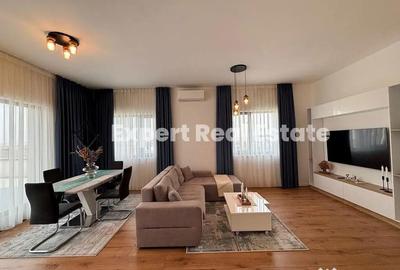 Apartament cu 3 camere decomandat în Tunari