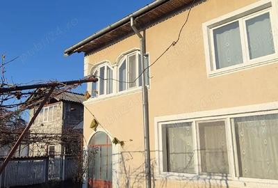 Casă cu Teren 1066 Mp în Doicești - 10