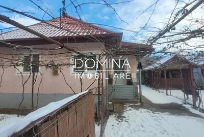 Vanzare casa, situata in ora? Tismana, strada Manastirii - 10