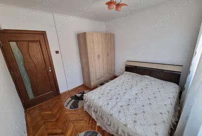 Apartament 3 camere Pia?a Noua