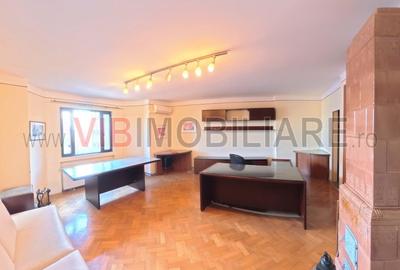 Apartament cu 4 camere semidecomandat în Universitate