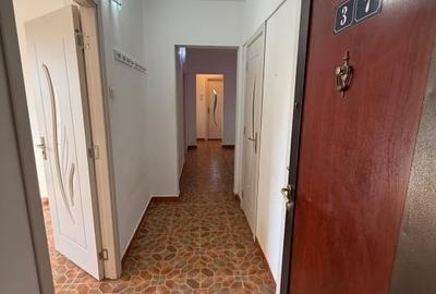 Vand apartament la 100 m de statia de metrou 1 Decembrie 1918