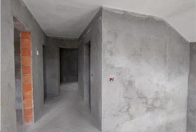 Casa la gri in zona buna Sanleani - 9