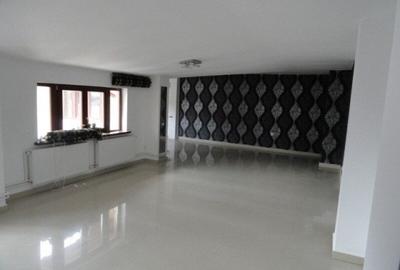 Casă individuală cu 5 camere cu Canalizare în Central - 7