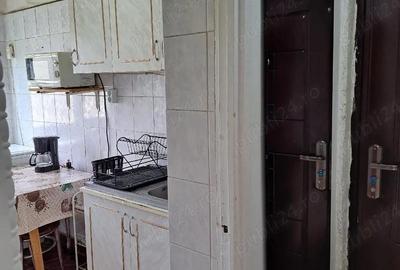Apartament cu 2 camere semidecomandat, mobilat în Exterior Vest