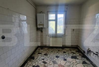 Casă cu 6 camere cu Canalizare în Aurel Vlaicu