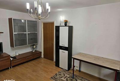 Apartament cu 3 camere semidecomandat în 1 Decembrie 1918
