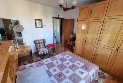 Apartament de vanzare, cu 3 camere, 64 mp, zona Craiovita No - 3