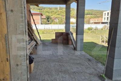 Casa in rosu cu 1500 mp teren - 1