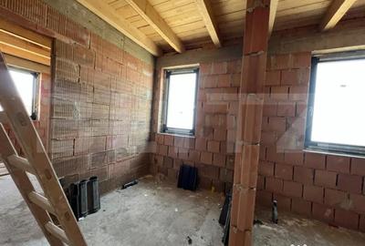 Casă cu 4 camere cu Teren 555 Mp în Cetate - 10