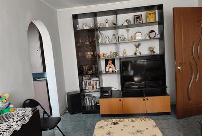 Apartament cu 2 camere semidecomandat, mobilat în Viziru 3
