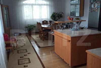 Doua Case + 2 Spa?ii Comerciale, 440 mp Utili pe Str. - 18