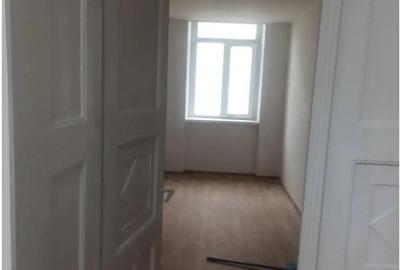 Vand apartament la casa centru