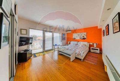 Casă cu 4 camere cu Garaj în Subcetate