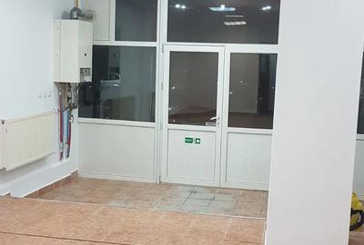 Inchiriez spatiu comercial 40 mp,central,str.G-ral Magheru,langa BCR,Ramnicu Valcea,550 euro. - 3