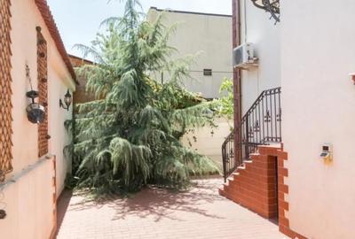 Casă cu 7 camere cu Teren 280 Mp în 1 Mai - 4