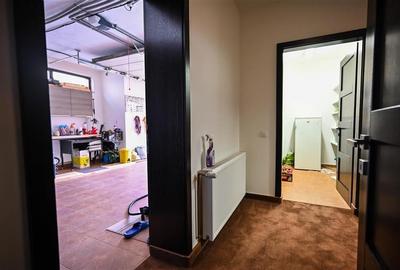 Resedinta distincta, mobilata cu rafinament, pe 1.000 mp teren, Central, Sacele, - 59