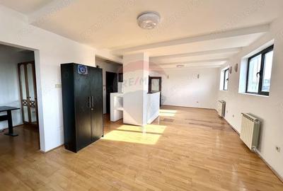 Apartament cu 4 camere decomandat în Central