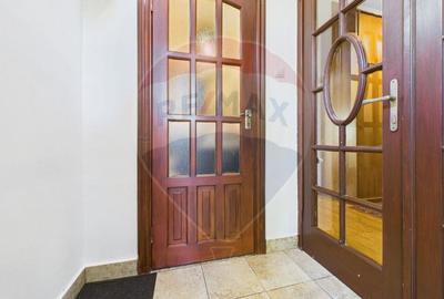 Casa / Vila zona Eroii Revolutiei - 10