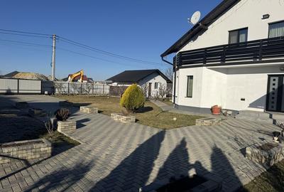 Casă cu 4 camere în Central - 2