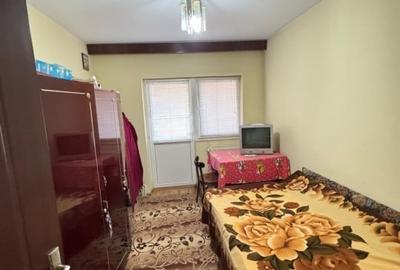 Etaj 2 - 4 camere decomandat - doua bai - doua balcoane - Dacia - 14