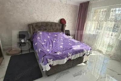 Apartament cu 3 camere decomandat în Micro 16