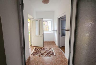 Casă cu 4 camere cu Teren 800 Mp în Cobadin - 2