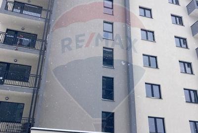 Apartament cu 3 camere decomandat în Tractorul - 2