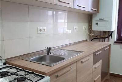 Apartament cu 2 camere decomandat, mobilat în Tractorul - 2