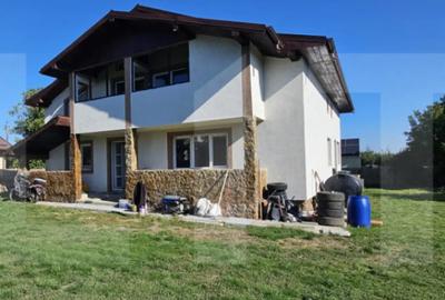 Casă cu 7 camere cu Teren 1200 Mp în Central - 2