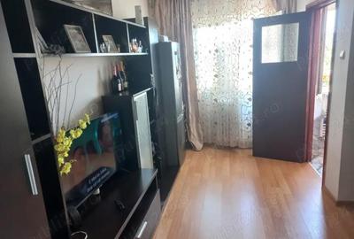 Garsonieră decomandată în Titan - 4