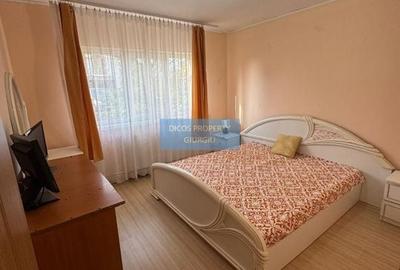 De Vânzare - Apartament 3 Camere, Strada Decebal