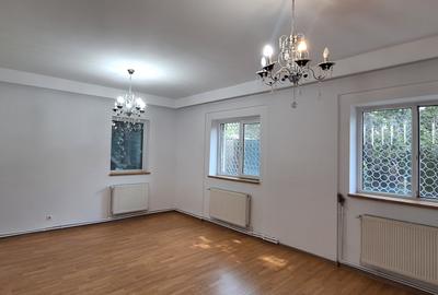 Apartament cu 3 camere decomandat în Costin Georgian