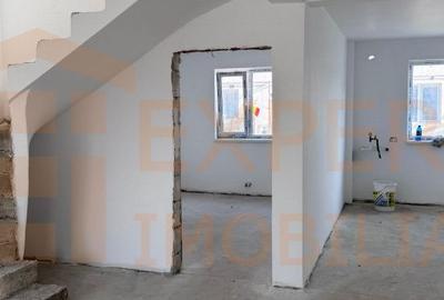 Casă cu 4 camere cu Canalizare în Valu lui Traian - 4