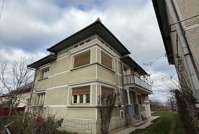 Casă cu 4 camere în Central - 2