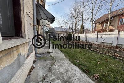 Casă cu 8 camere cu Teren 725 Mp în Central